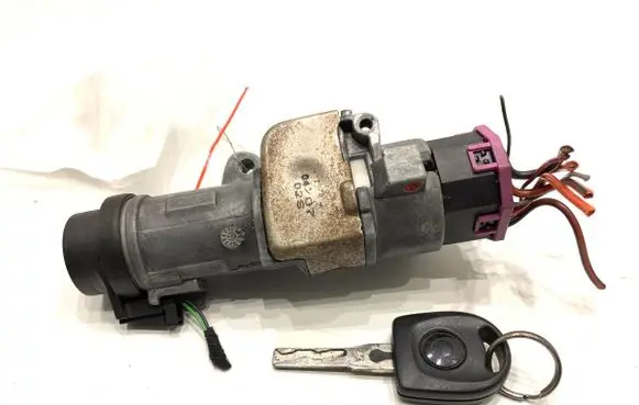 Volkswagen Polo IV 9N3 Ignition lock 4B0905851Q
