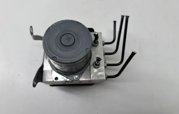 BMW X1 E84 ABS Pump 6795188
