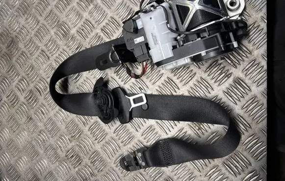Mercedes-Benz E W213 Front seatbelt 34175225F 2903160713 UX0UV8
