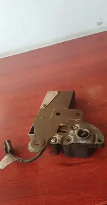 BMW 5 E34 Tailgate window lock/catch/latch 8120419
