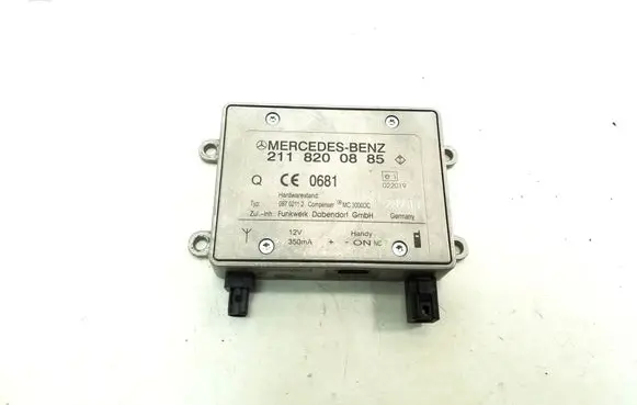 Mercedes-Benz CLS C219 Aerial antenna amplifier A2118200885