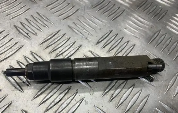 Volkswagen PASSAT B5 Fuel injector 028130202R