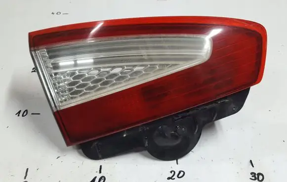 Tailgate rear/tail lights
