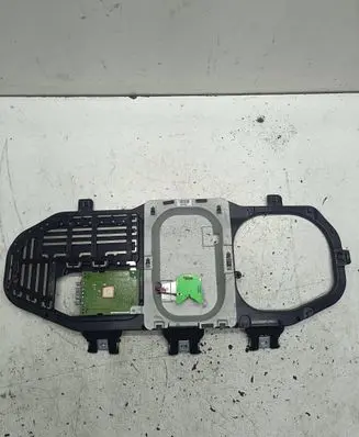 Mercedes-Benz ML W164 Aerial antenna amplifier A1648202575 28072060 11T006