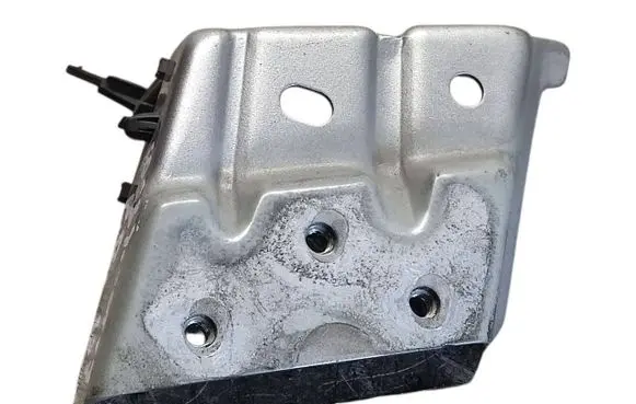 Volkswagen Touareg II Fender mounting bracket 7P6821152A
