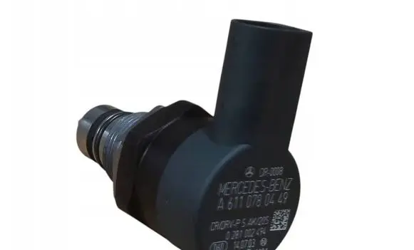 Mercedes-Benz E W211 Fuel pressure regulator A6110780449 10873027 0281002494