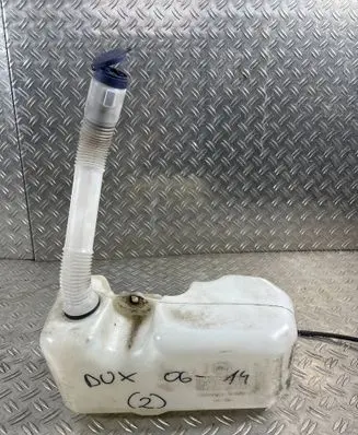 Windshield washer fluid reservoir/tank