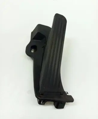 Volkswagen Tiguan Accelerator throttle pedal 65102011