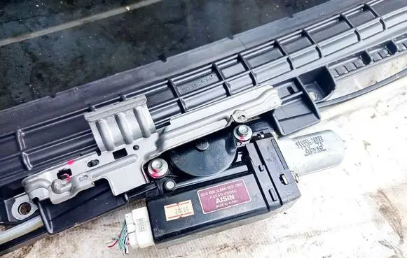 Lexus RX 300 Sunroof motor/actuator 47107110490 2331000056