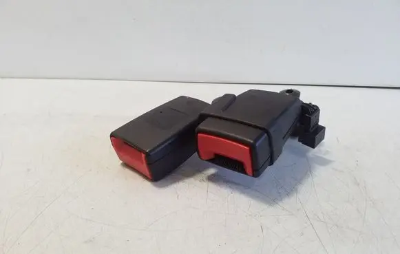 Rear seatbelt buckle