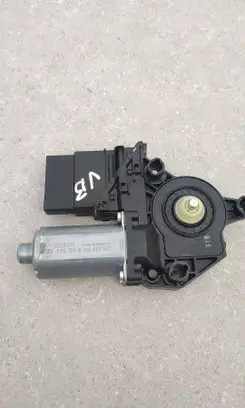 Volkswagen Touran II Rear door window regulator motor 5K0959795