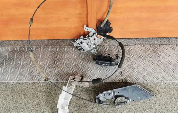 Mazda 5 Sliding door motor 