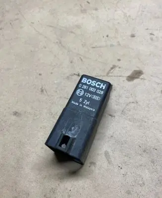 Volkswagen Crafter Glow plug pre-heat relay 0281003028