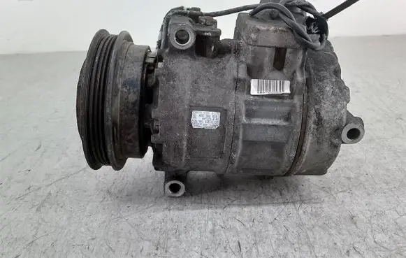 Volkswagen PASSAT B5.5 Air conditioning (A/C) compressor (pump) 8D0260808