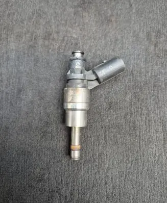 Audi A6 S6 C6 4F Fuel injector 06F906036A 06F906036G