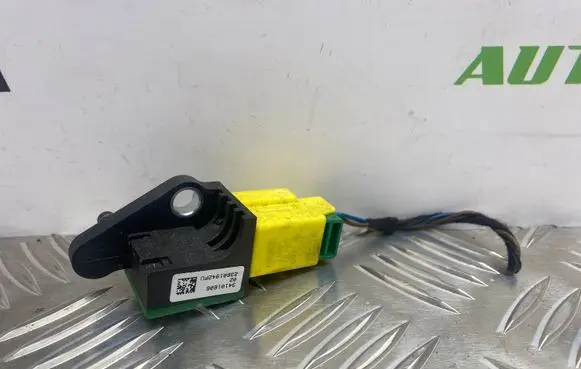 Skoda Superb B6 (3T) Airbag deployment crash/impact sensor 8K0973323S 34101606