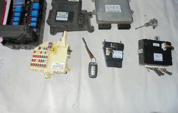 Engine ECU kit and lock set