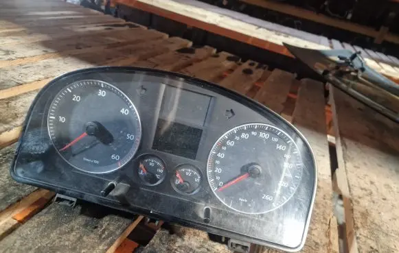 Volkswagen Caddy Speedometer (instrument cluster) 1T0920864A