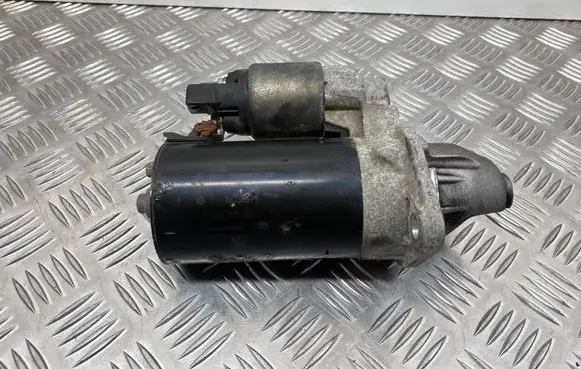 BMW 3 E90 E91 Starter motor 7589352
