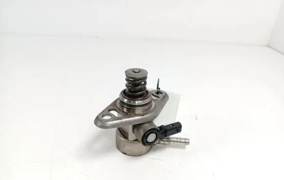 Audi A3 S3 8V Fuel injection high pressure pump 04E127026E