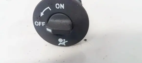 Passenger airbag on/off switch