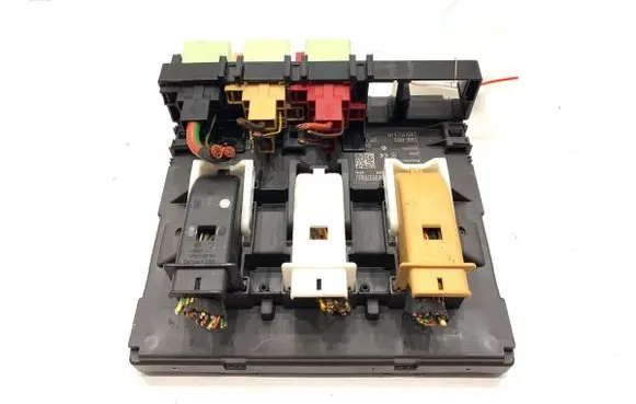 Volkswagen Tiguan Central body control module 5K0937086J