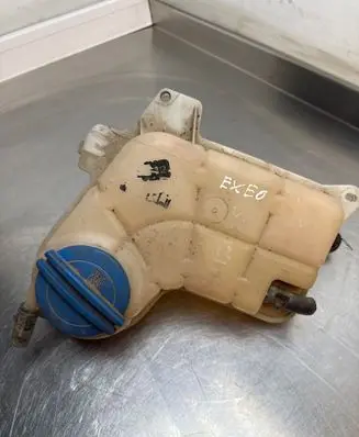 Coolant expansion tank/reservoir