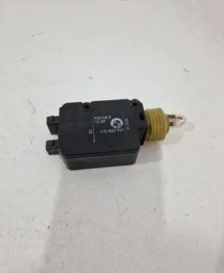 BMW 3 E36 Central locking motor 8353014
