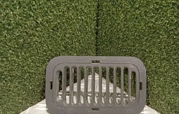 Quarter panel pressure vent