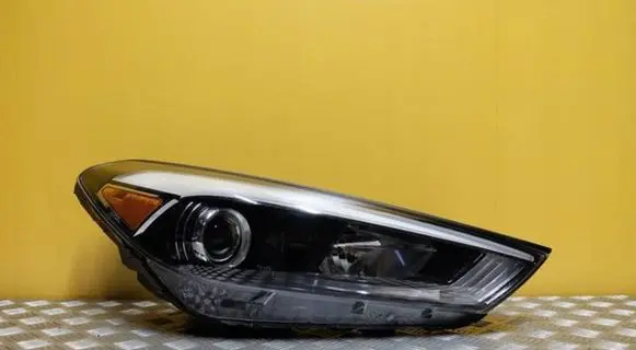 Hyundai Tucson TL Headlight/headlamp J034H18 1619