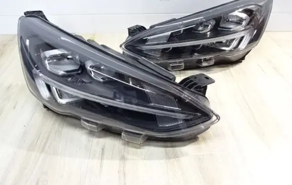 Ford Focus Headlight/headlamp JX7B13E015SA