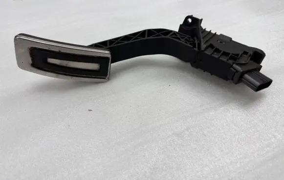 Volkswagen Tiguan Accelerator throttle pedal 5Q2723503D 5Q2723503