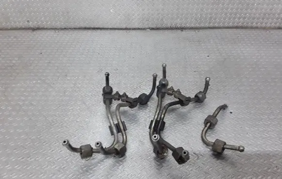 Opel Astra H Fuel injector supply line/pipe 