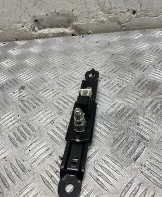Toyota Avensis T270 Seat belt adjustment motor f515001