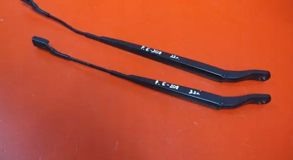 Peugeot 208 Front wiper blade arm 9822931880 9822931680