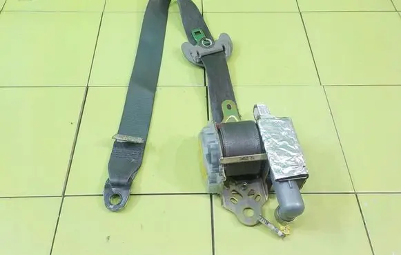 Toyota Prius (XW20) Front seatbelt 7L2240P BEZPIECZENSTWA