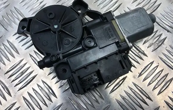 Volkswagen Polo V 6R Front door window regulator motor 6R0959801R 0130822531 E8502010037B