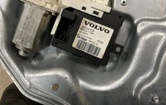Volvo V50 Rear door window regulator with motor 8679082 30724755