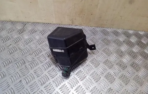 Toyota Avensis T220 Fuse module