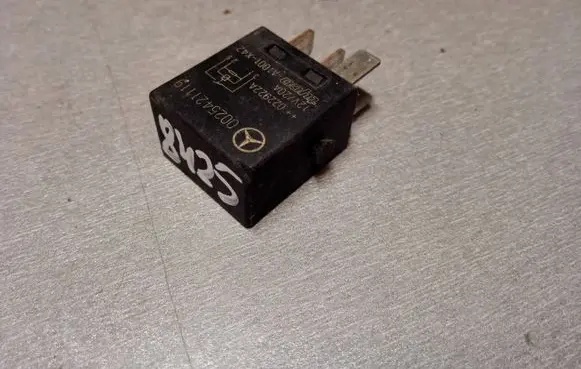 Mercedes-Benz C W202 Other relay 0025421119 A1001X42 022922A