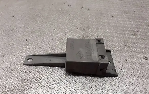Renault Trafic II (X83) Door control unit/module 7700822928