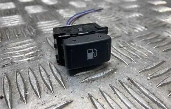 Nissan Navara D23 Fuel tank opening switch 16727ND
