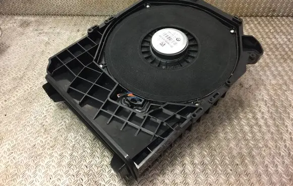 BMW 1 E82 E88 Subwoofer speaker 9192461