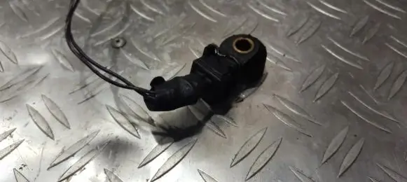 Volvo 850 Detonation knock sensor 0261231046