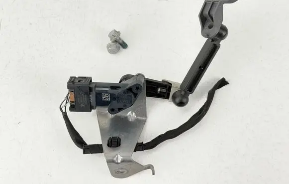 BMW i4 Rear air suspension level height sensor 6895466 6895650