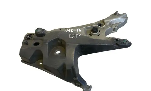Volvo S60 Fender mounting bracket 31468232