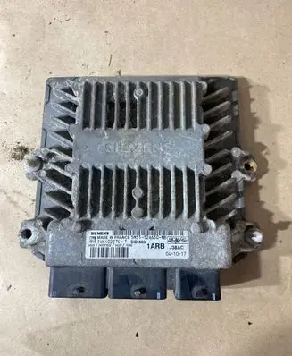 Ford Focus Engine control unit/module 5M5112A650MB 5WS40227CT