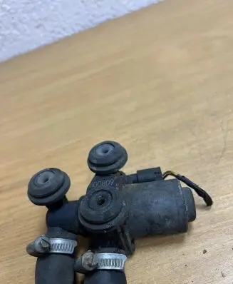 BMW 3 E46 Coolant heater control valve 1147412144 D8370