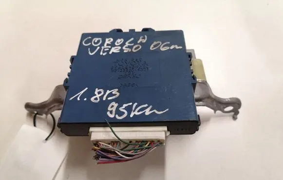 Toyota Corolla Verso AR10 Combustion control unit/module 896180F020 MB1238009021