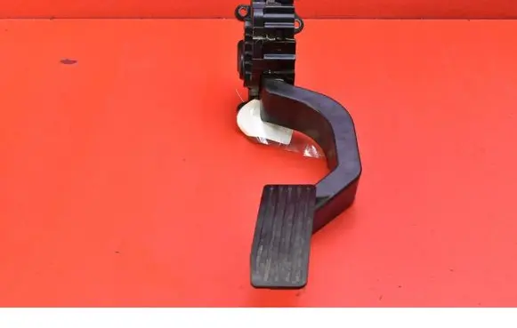 Jeep Grand Cherokee Accelerator throttle pedal 66337E